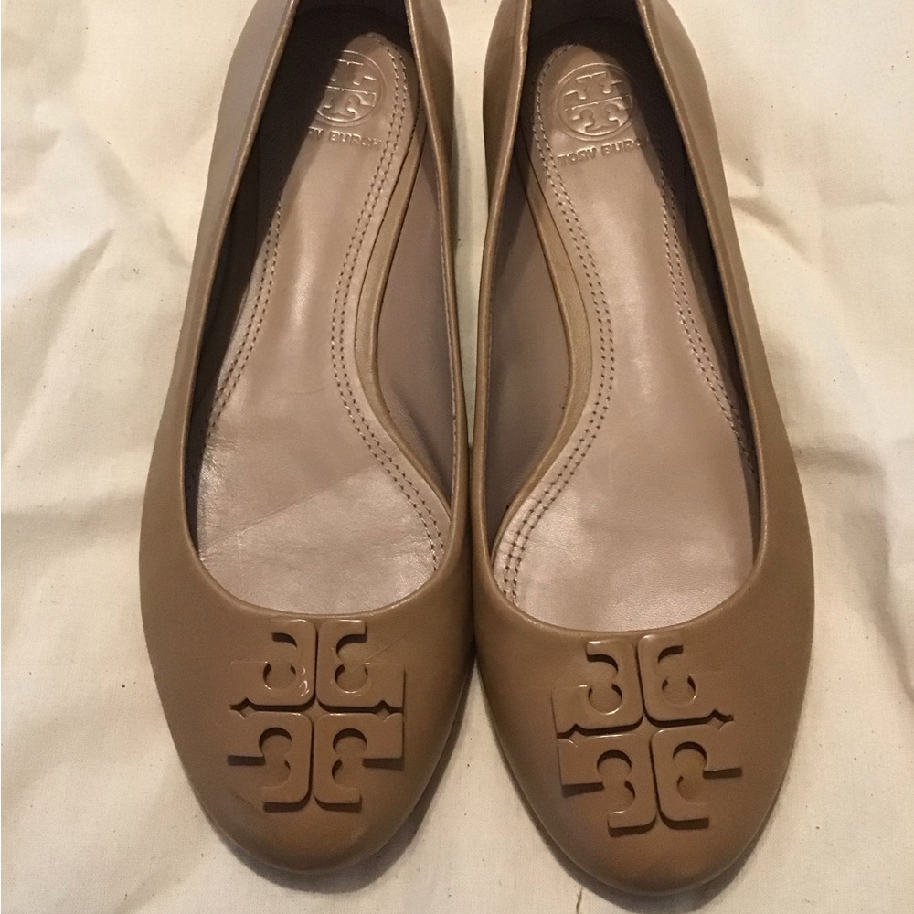 Tory Burch Camel Leather Logo Ballet Flats